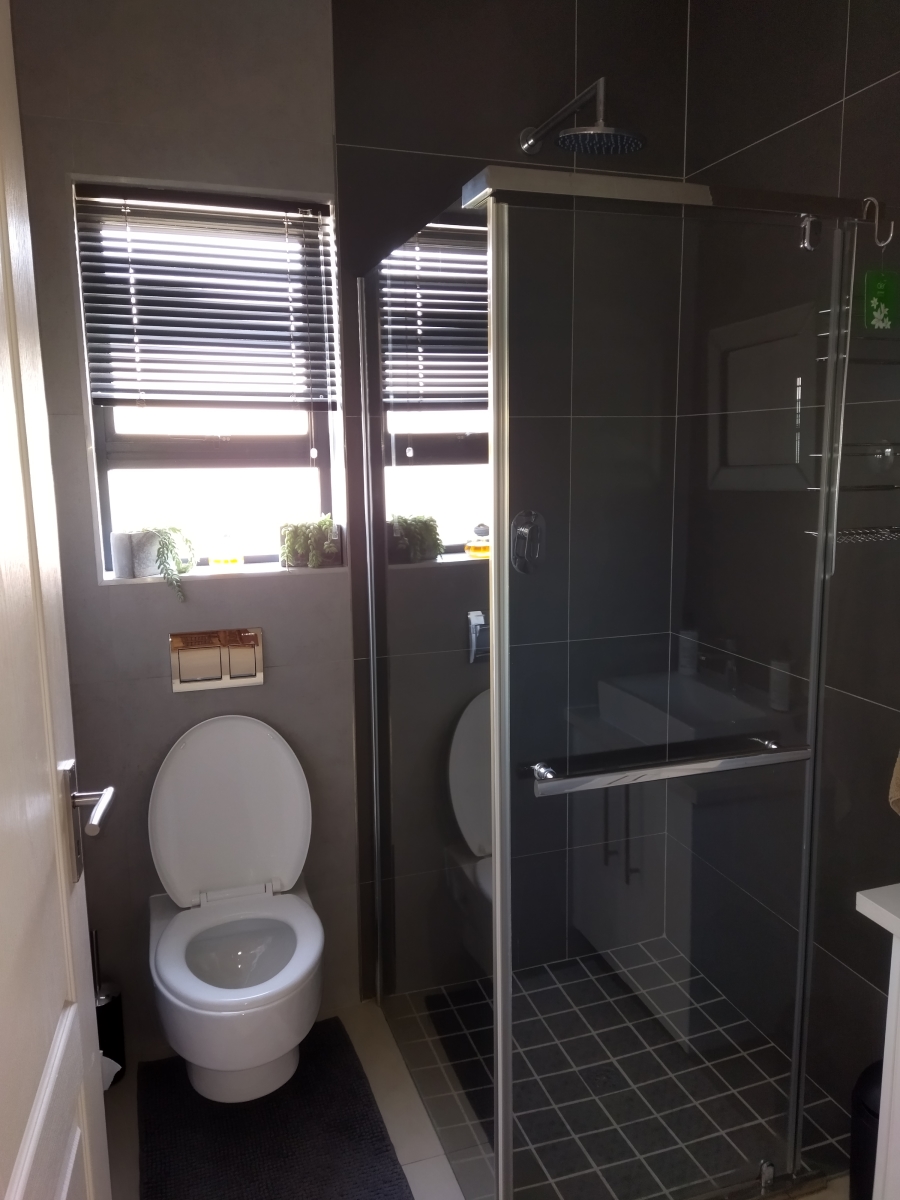 5 Bedroom Property for Sale in Parklands North Western Cape